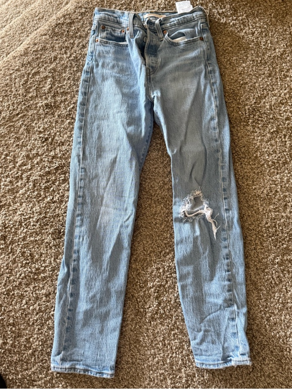 Levi Wedgie straight size 24
